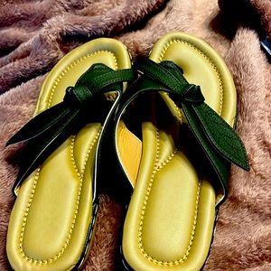 Cute & Comfy dark olive sandals
